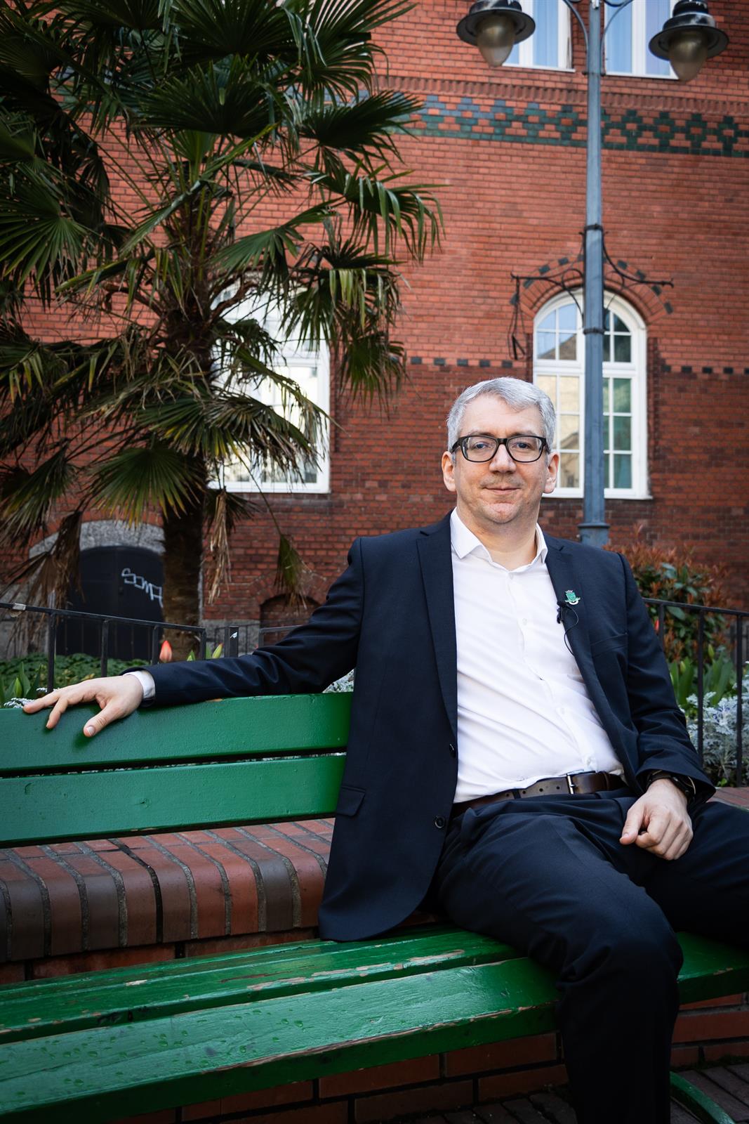 Sátly Balázs portréja Józsefvárosban